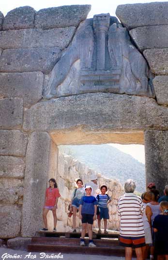 Mikenth. Lion gate